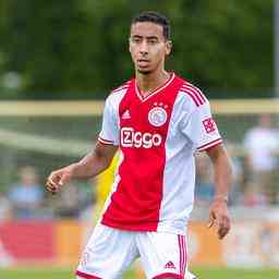 FC Twente Trainer Jans bestaetigt die Ankunft von Ajax Talent Salah Eddine