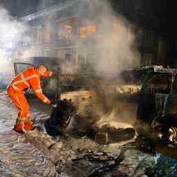 Geparktes Auto in Brand gesetzt JETZT