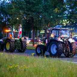 Landwirte blockieren mehrere Verteilzentren Supermaerkte Verfolgen Sie alles in unserem