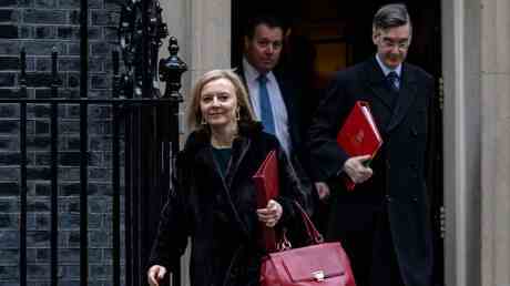 Liz Truss rueckt der Tory Fuehrung einen Schritt naeher — World