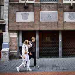 Maenner des Amsterdamer Corps treten wegen frauenfeindlicher Reden zurueck