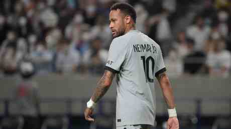 Neymar steht Wochen vor der Weltmeisterschaft vor einem Betrugsprozess —