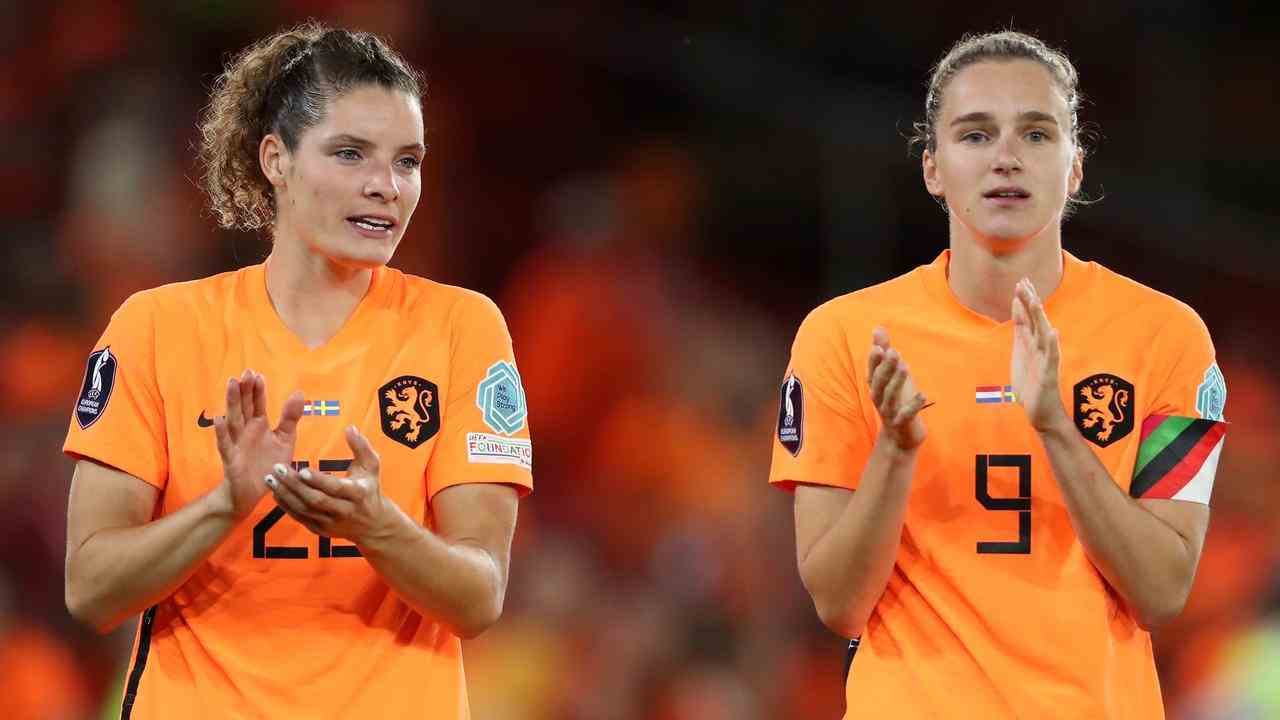 Dominique Janssen (links) muss vorerst auf Vivianne Miedema (rechts) verzichten.