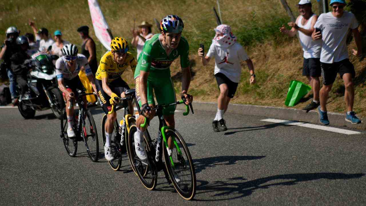 Pocagar, Vingegaar und Van Aert bei der Besteigung der Hautacam.