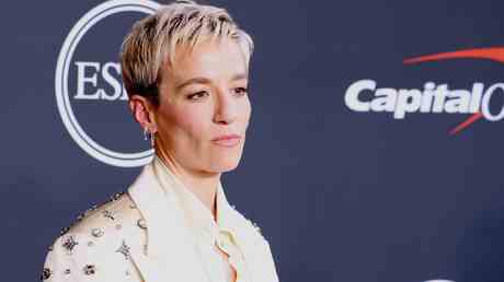 Rapinoe belehrt Sportstars darueber „Putin unter Druck zu setzen —