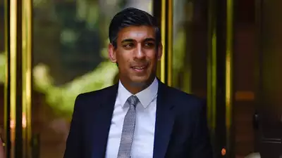 Rishi Sunak fuehrt die Wahl in der zweiten Runde des