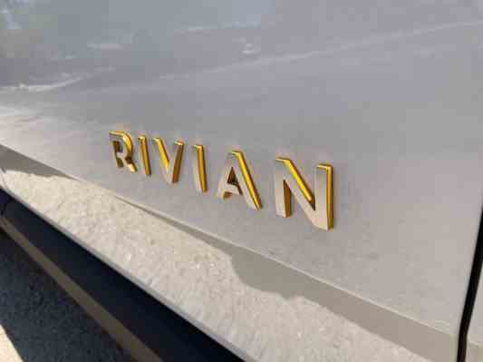 Rivian beginnt mit der Entlassung von 6 der Belegschaft