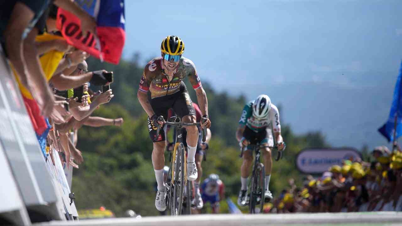 Primoz Roglic klettert den letzten Kilometer der steilen La Super Planche des Belles Filles hinauf.