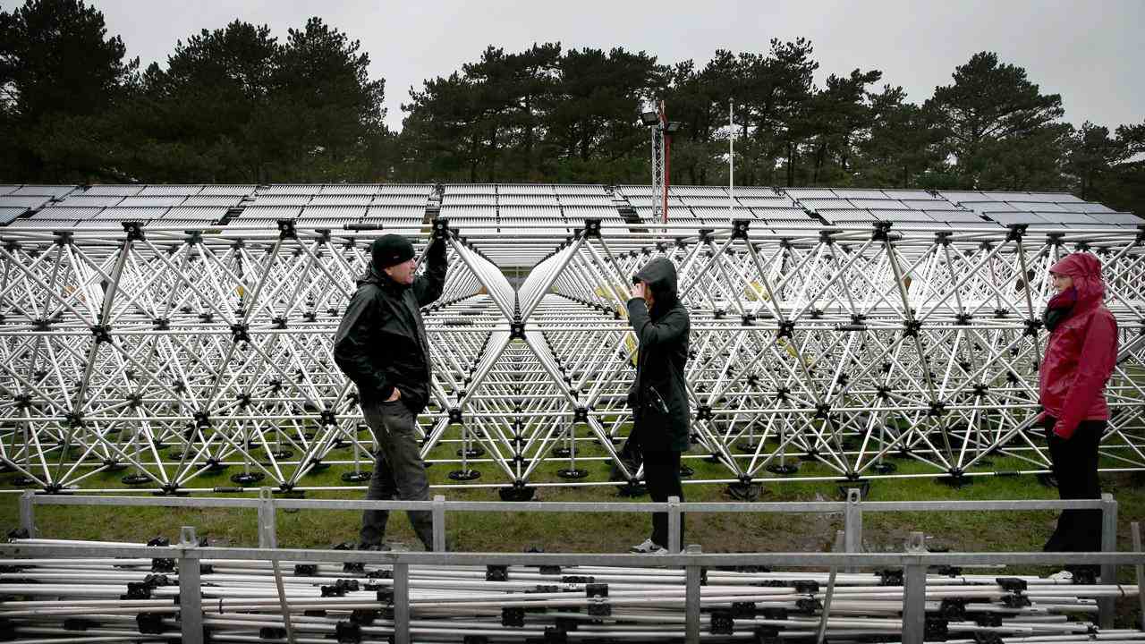 Diese Metallkonstruktion ist Teil des Wasserspeichers und wurde seitdem unter dem Fußballplatz vergraben.