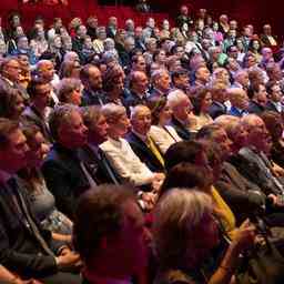 Theaterbesuche ziehen nach zoegerlichem Start wieder an manche Saele sind