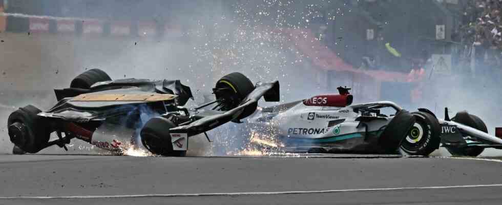 Zhous schwerer Absturz in Silverstone JETZT