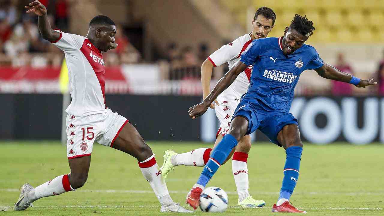 Ibrahim Sangaré im Mittelfeldduell mit den Monaco-Spielern Eliot Matazo und Wissam Ben Yedder.