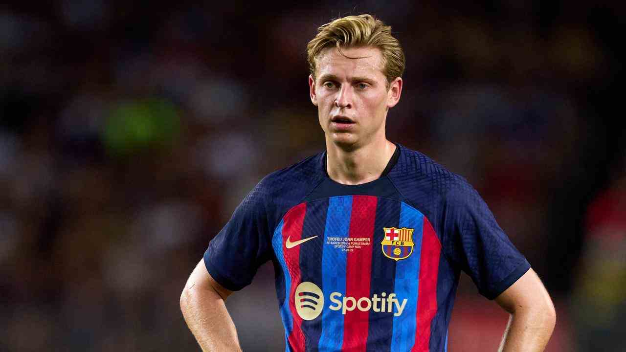 Frenkie de Jong soll wütend über das Verhalten des FC Barcelona sein.