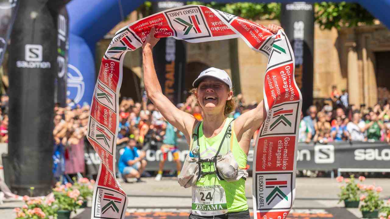 Nienke Brinkman nach dem Sieg beim Trail-Marathon im spanischen Zegama.