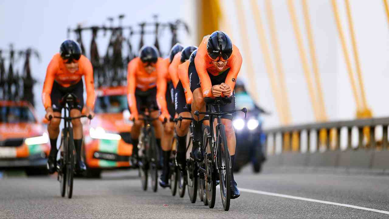 Die Teams fuhren im Zeitfahren über 23 Kilometer über die Hogeweidebrug.