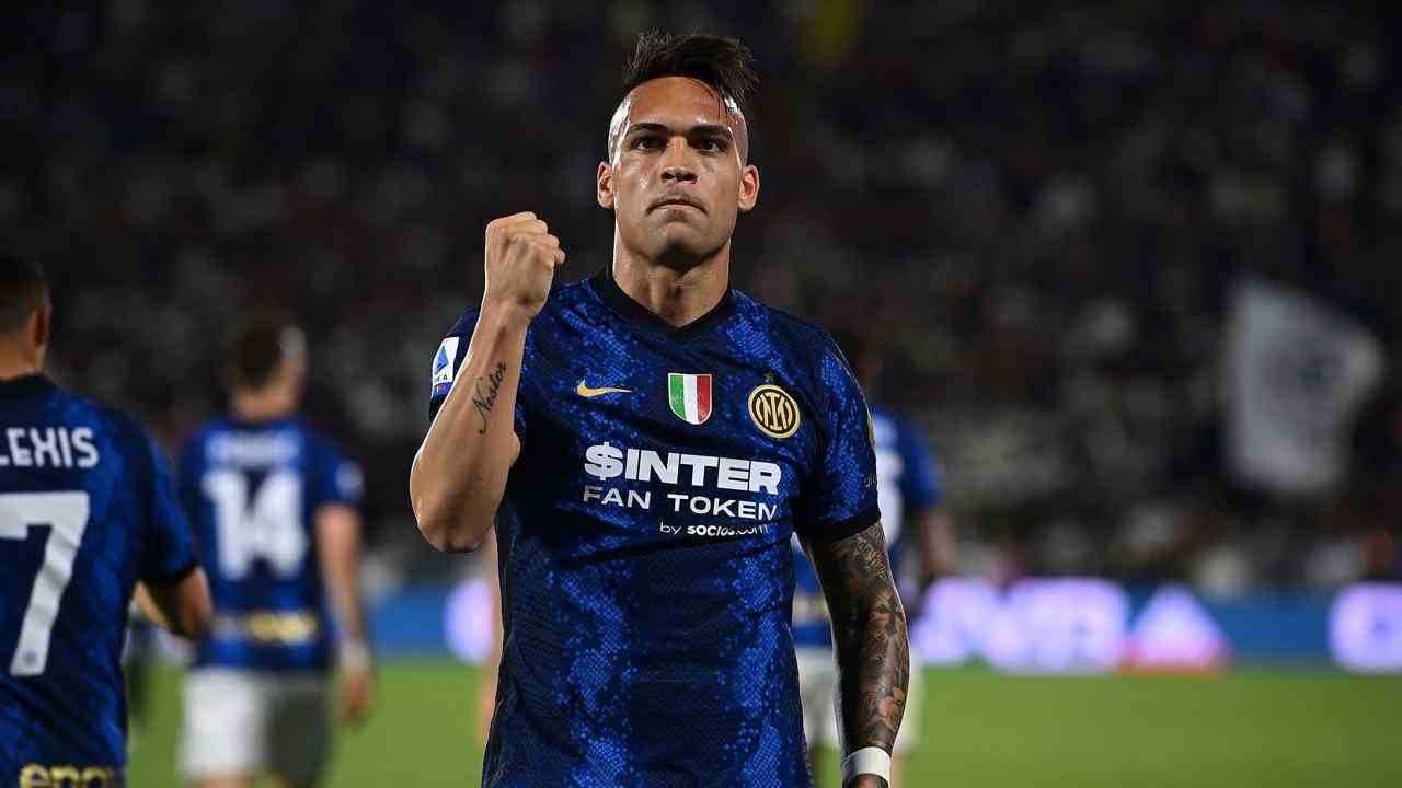 Lautaro Martínez eröffnete den Ball, indem er mit einem schönen Knall das 1:0 gegen Spezia erzielte.