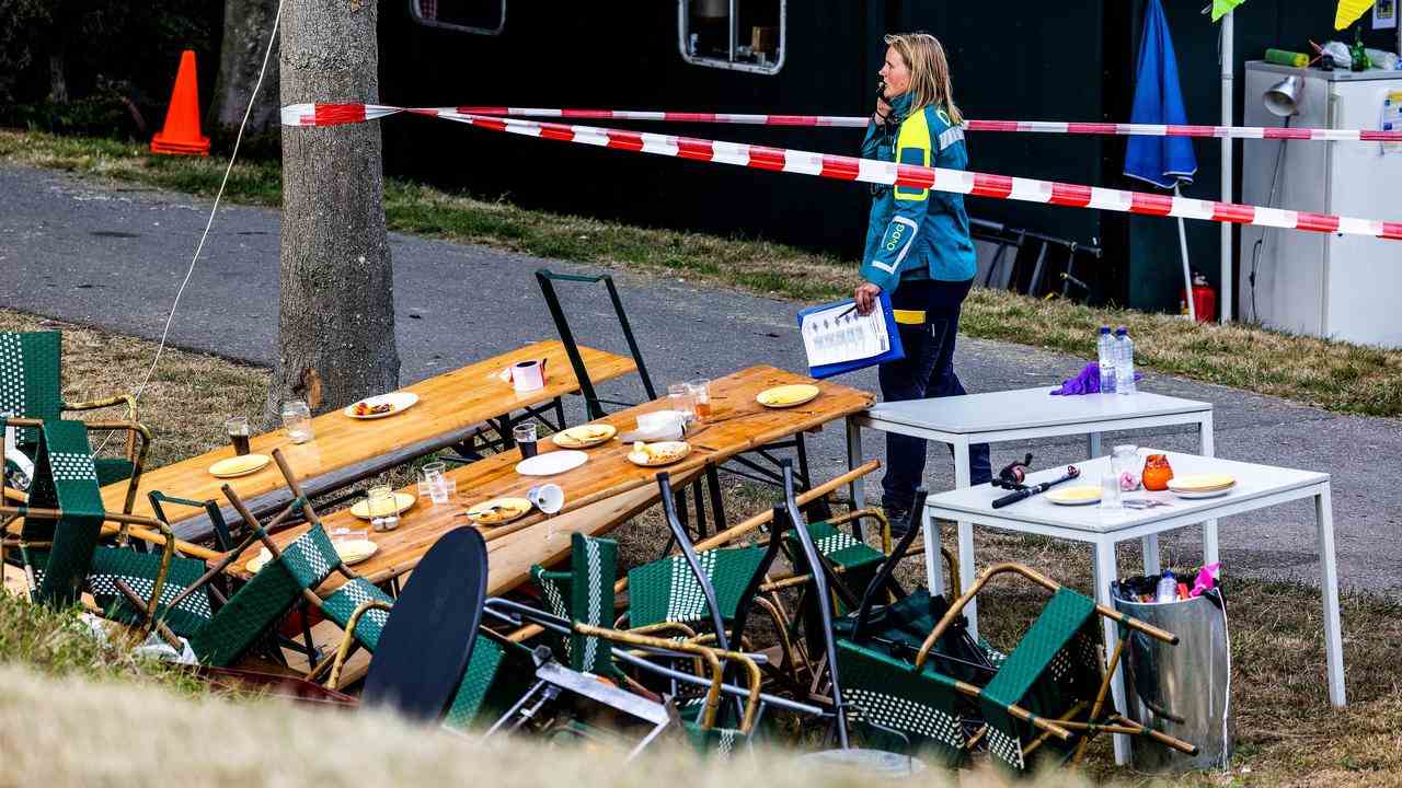 Großer Schaden sichtbar, Gegenstände für den Nachbarschaftsgrill wurden umgeworfen.