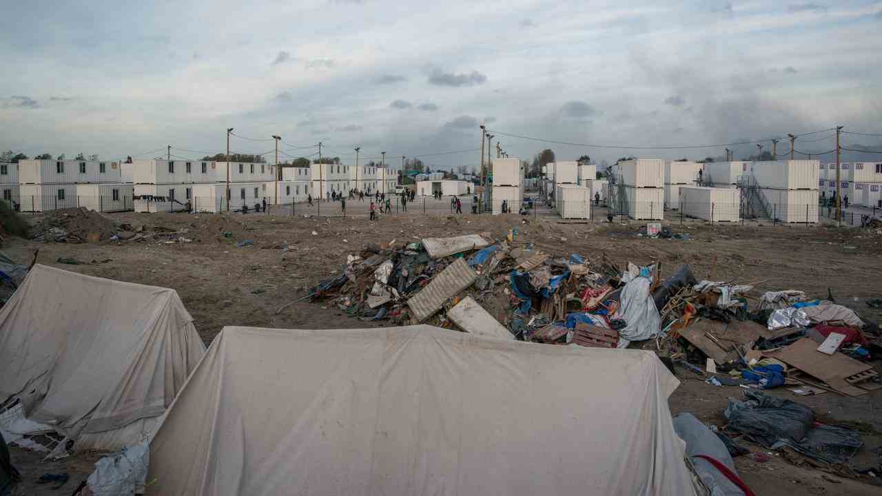 Den Zeltlagern bei Calais (Frankreich) mangelt es an Hygiene und sauberem Trinkwasser.