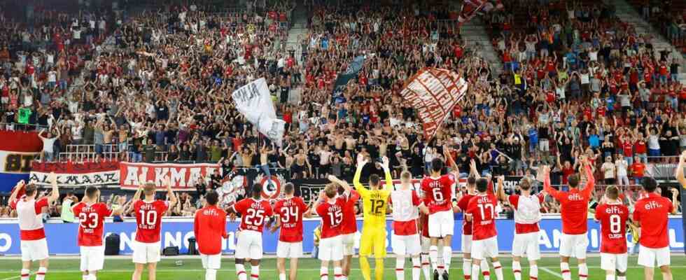 AZ faehrt nach Gala Auftritt gegen Dundee United in der Conference