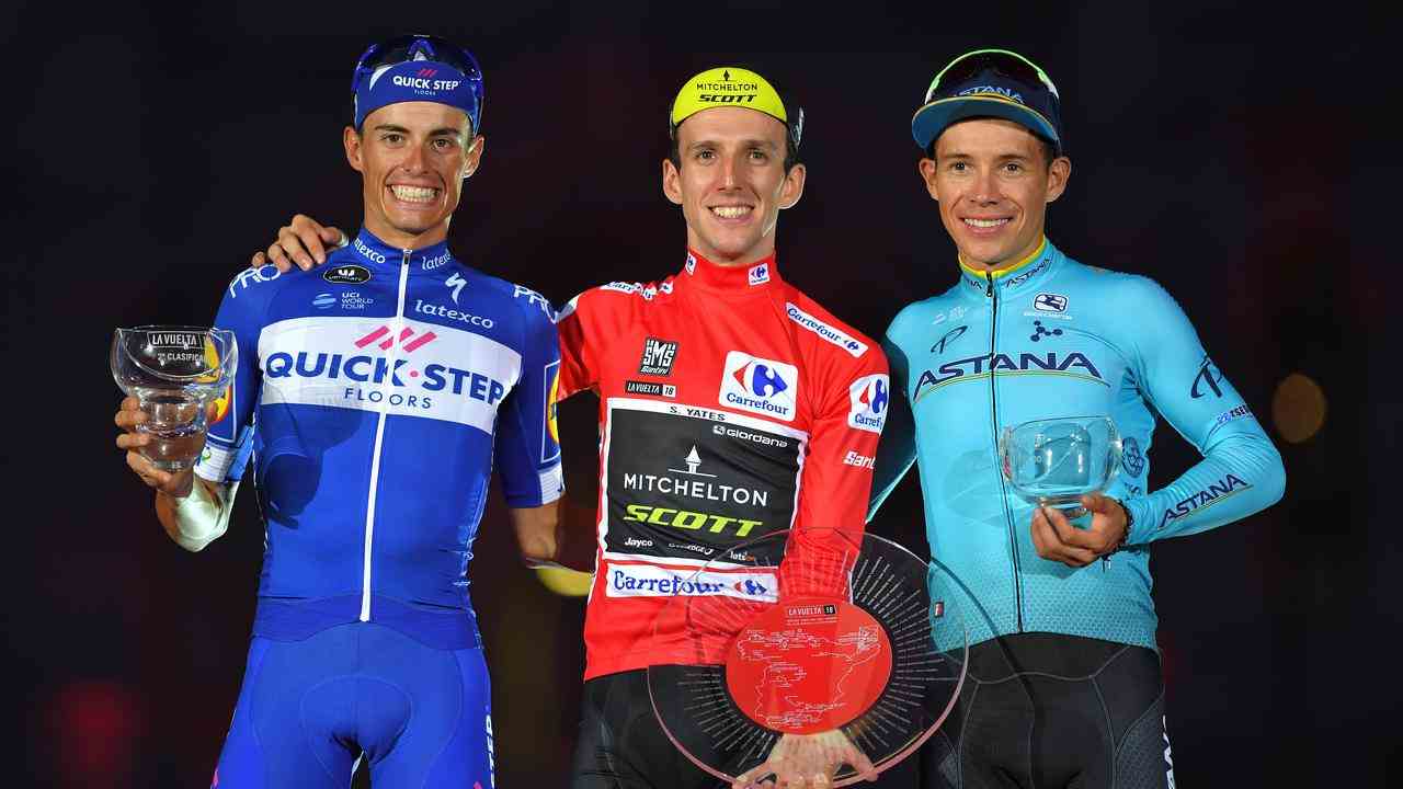 Miguel Ángel López (rechts) wurde Dritter bei der Vuelta a España 2018. Simon Yates (Mitte) gewann diese Runde vor Enric Mas (links).