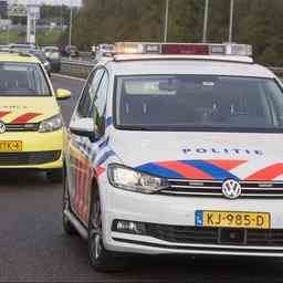 Auto landet in einem Graben in Wolphaartsdijk JETZT