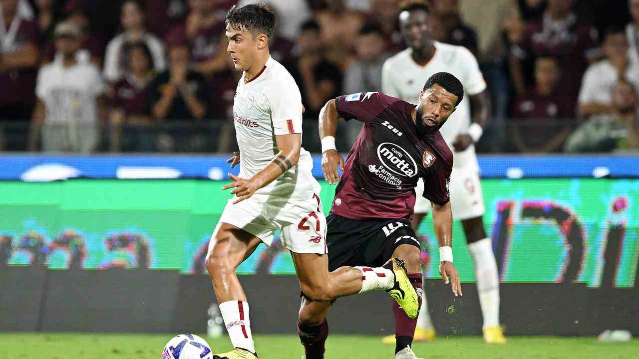 Tonny Vilhena duelliert sich mit Paulo Dybala.