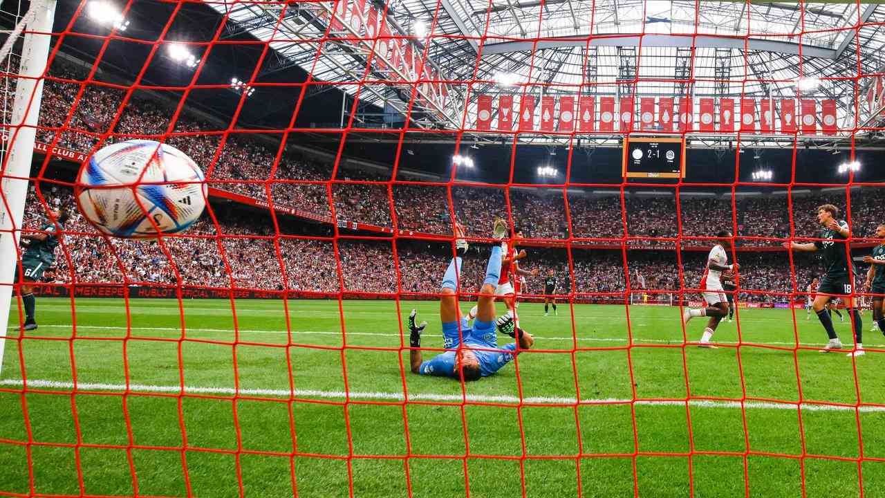 Dreimal brachte Steven Bergwijn die Johan Cruijff ArenA zum Jubeln.