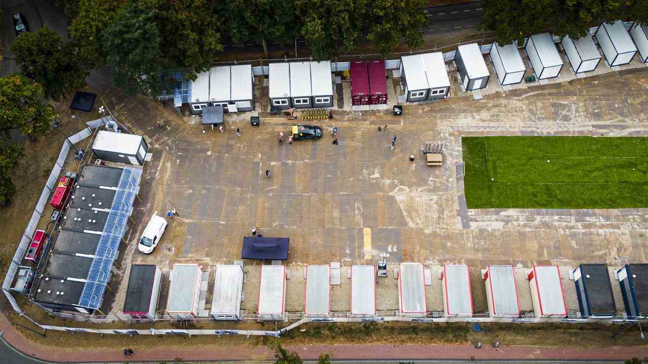 Auf einem Gelände in Doetinchem wurde ein Notaufnahmezentrum errichtet, das 225 Asylbewerber aufnehmen soll.