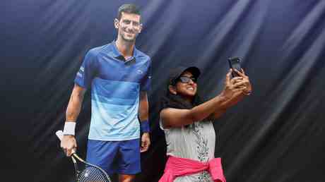 Djokovic Fans protestieren als das Weisse Haus die Impffrage umgeht –