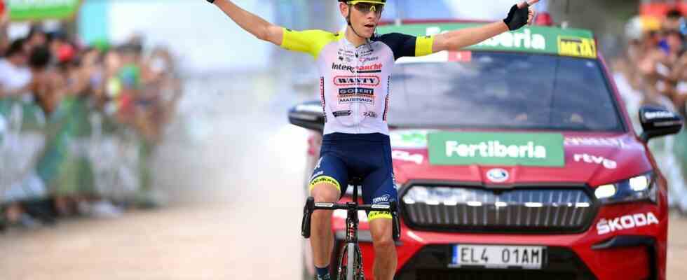 Evenepoel festigt Fuehrung bei Vuelta Fluechtling Meintjes siegt bei hartem