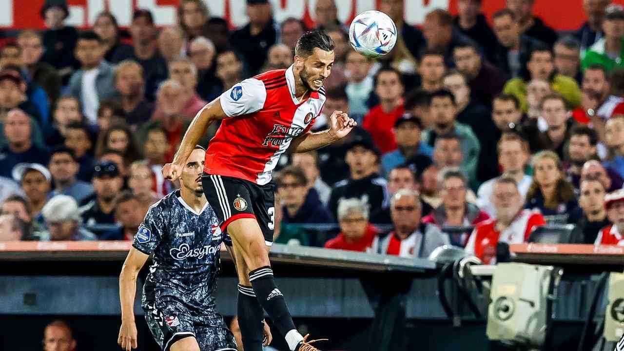 Dávid Hancko debütierte für Feyenoord und bereitete das 1:0 vor.