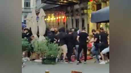 Fussballgewalt erschuettert die europaeische Stadt VIDEO — Sport