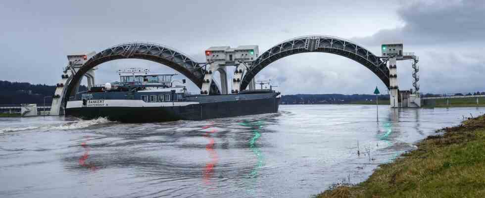 Genialer „Rechentrick Rijkswaterstaat sorgt fuer zusaetzliches Wasser am Niederrhein