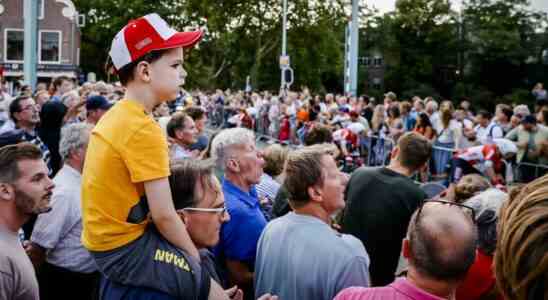 Gesink gewinnt Mannschaftszeitfahren mit Jumbo Visma im stimmungsvollen Utrecht JETZT