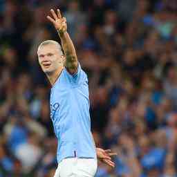 Haaland macht perfekten Hattrick fuer City Liverpool entkommt in den