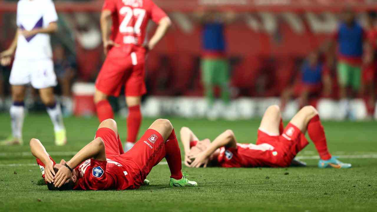 Die Spieler des FC Twente waren nach dem Ausscheiden in der Conference League im Sack.