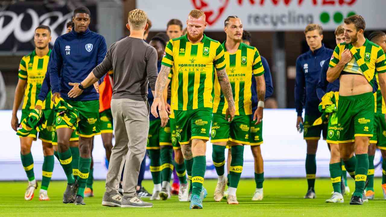 Die Spieler von ADO Den Haag triefen