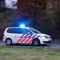 Lange Verfolgungsjagd endet fuer Motorradfahrer mit Crash auf einer Wiese