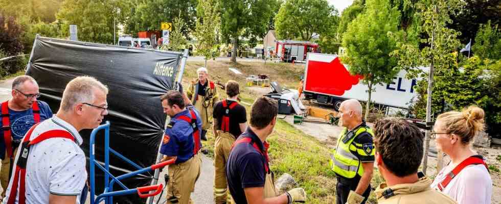 Mehrere Tote nachdem ein Lastwagen in einen Grill in der