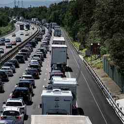 Neuer Brand am Strassenrand entlang der A28 verursacht erheblichen Stau