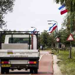 Suedholland meldet Drohungen Protestfahnen zu entfernen JETZT