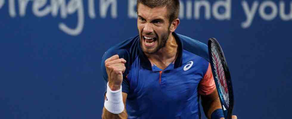 Tsitsipas ueberrascht Medwedew und trifft im finalen Masters Turnier Cincinnati