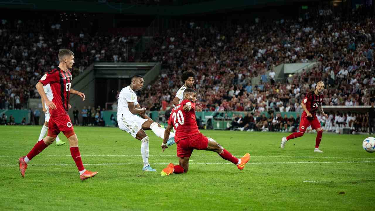 Ryan Gravenberch erzielt sein erstes Tor für den FC Bayern München.