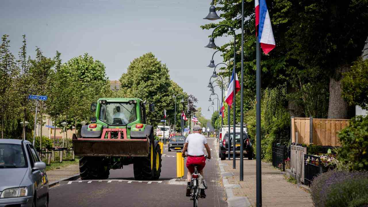 Immer mehr Kommunen entfernen die Bauernfahnen, stoßen aber auf Widerstand.