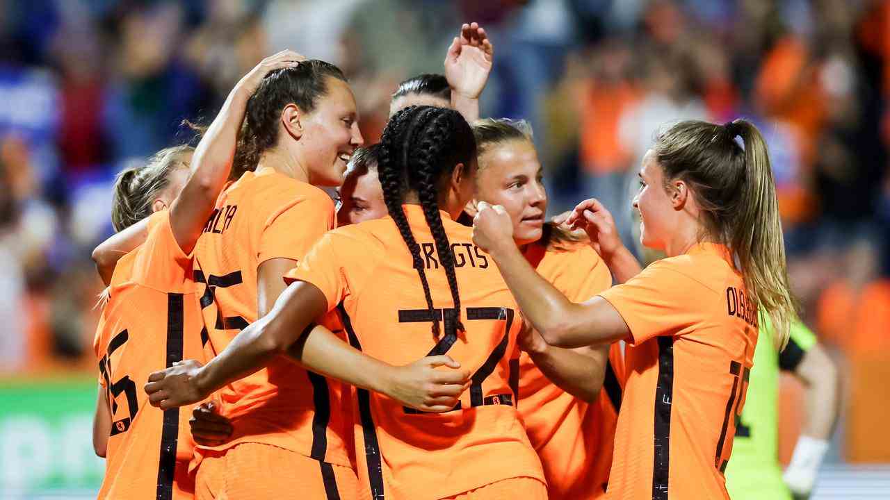 Die Orange Women gewannen dank eines späten Tores von Fenna Kalma.