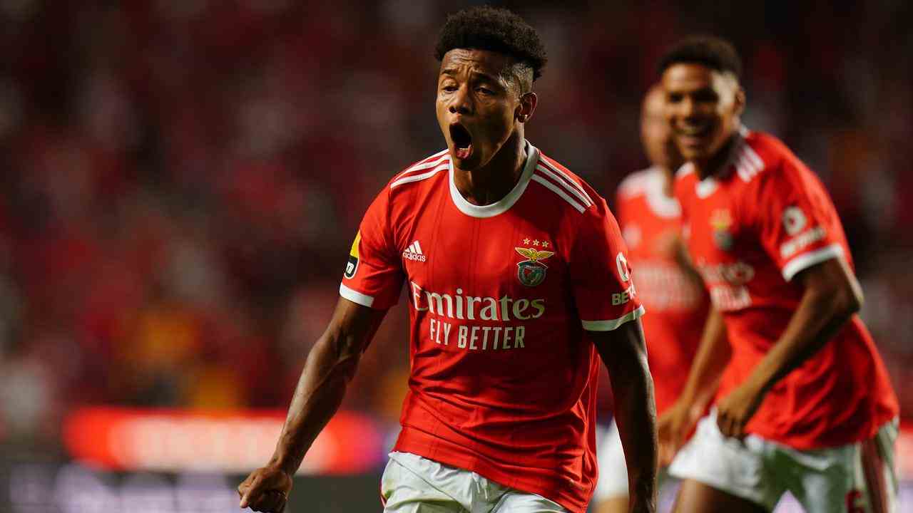 David Neres jubelt nach seinem Tor für Benfica.