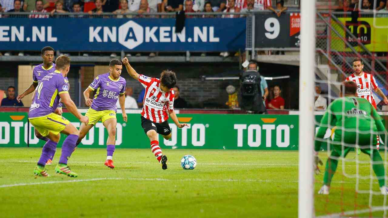 Koki Saito war eine Plage für die Abwehr des FC Volendam.