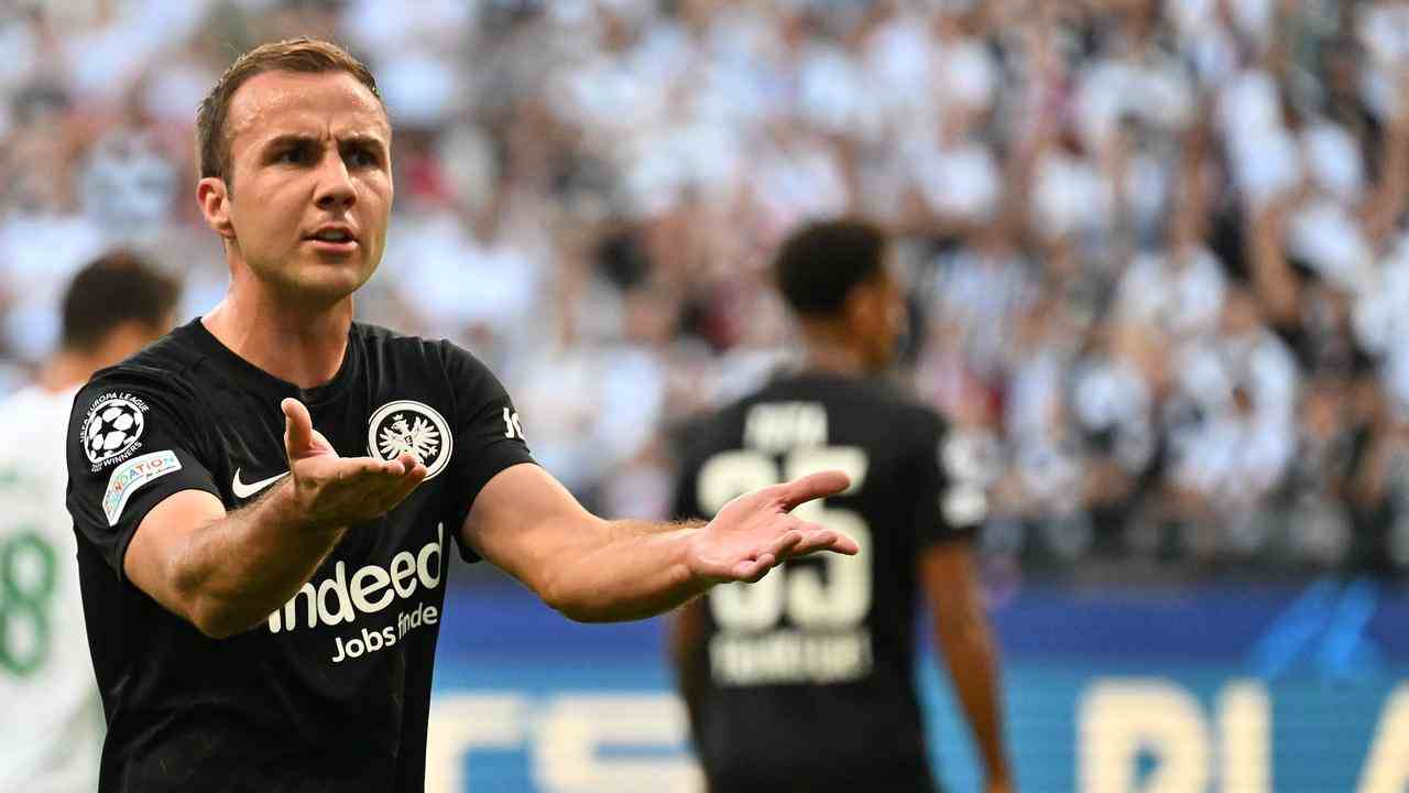 Mario Götze hat mit Eintracht Frankfurt eine schmerzhafte Niederlage hinnehmen müssen.