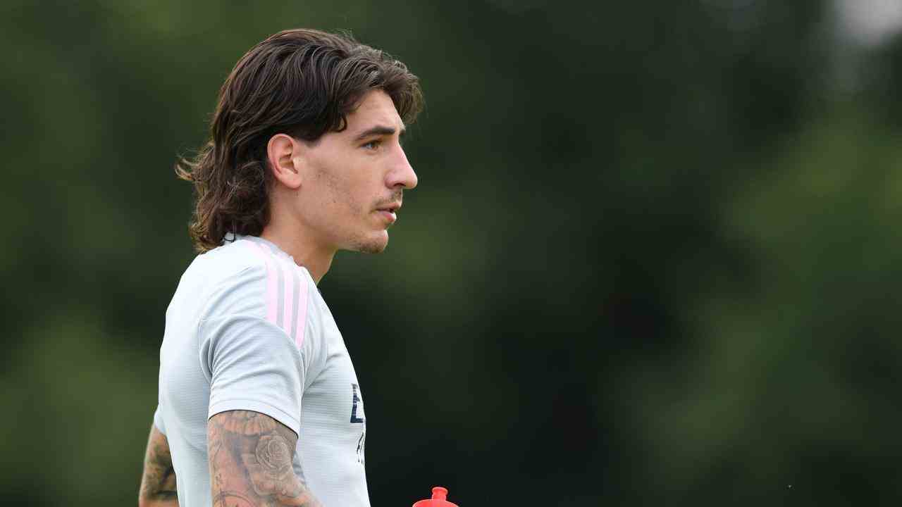 Héctor Bellerín kehrt zum FC Barcelona zurück.