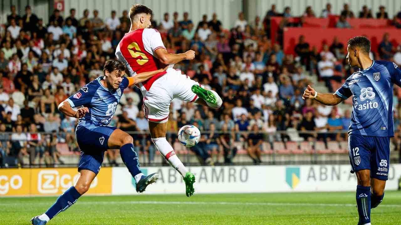 Mit Lorenzo Lucca hatte Young Ajax einen starken Berührungspunkt gegen Heracles Almelo.